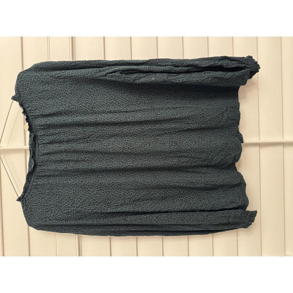 Good Threads green animal print blouse size Medium